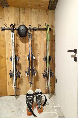 malu-exclusive-retreat-pescocostanzo-ski-room-1