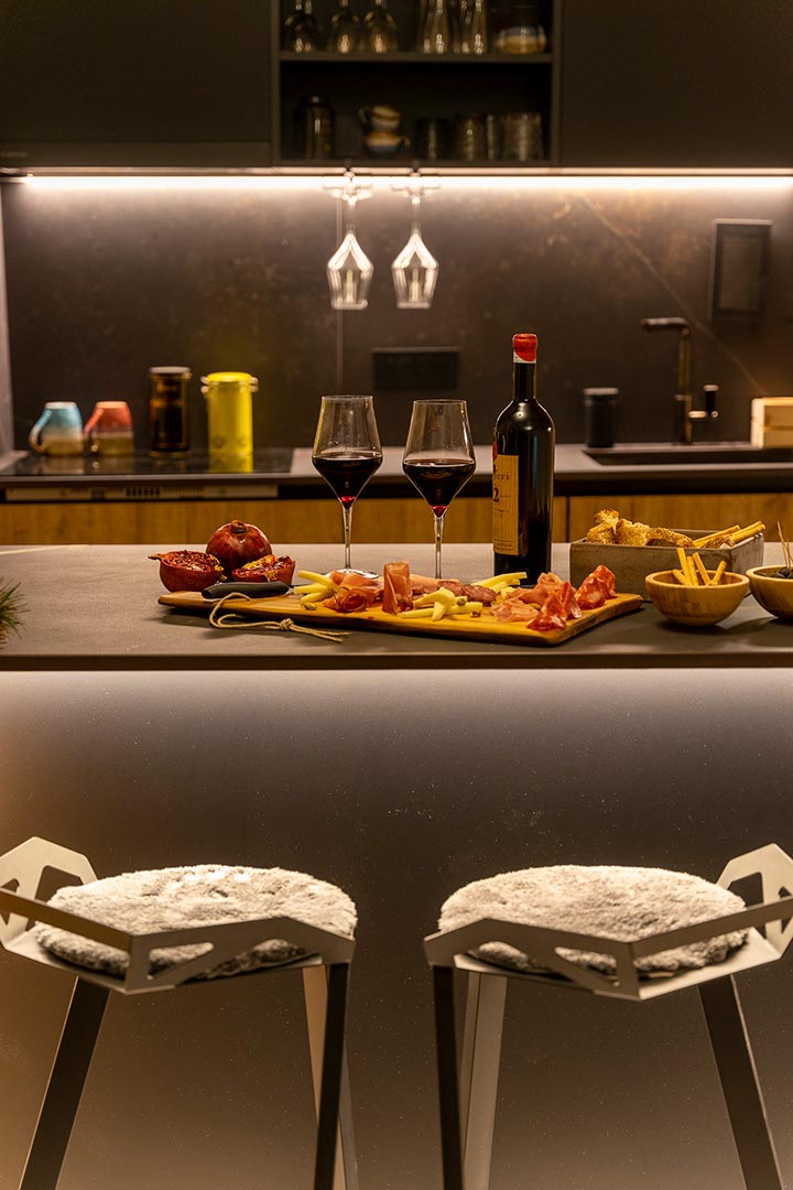malu-exclusive-retreat-pescocostanzo-cucina-pranzo-3.jpg