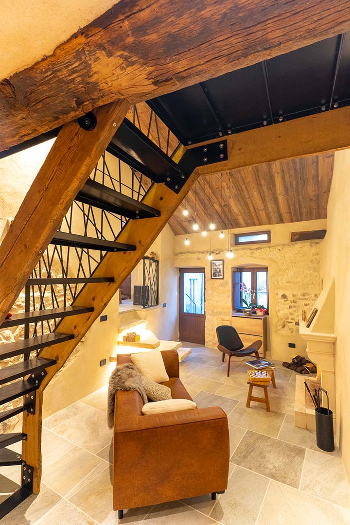 malu-exclusive-retreat-pescocostanzo-sala-camino-2.jpg