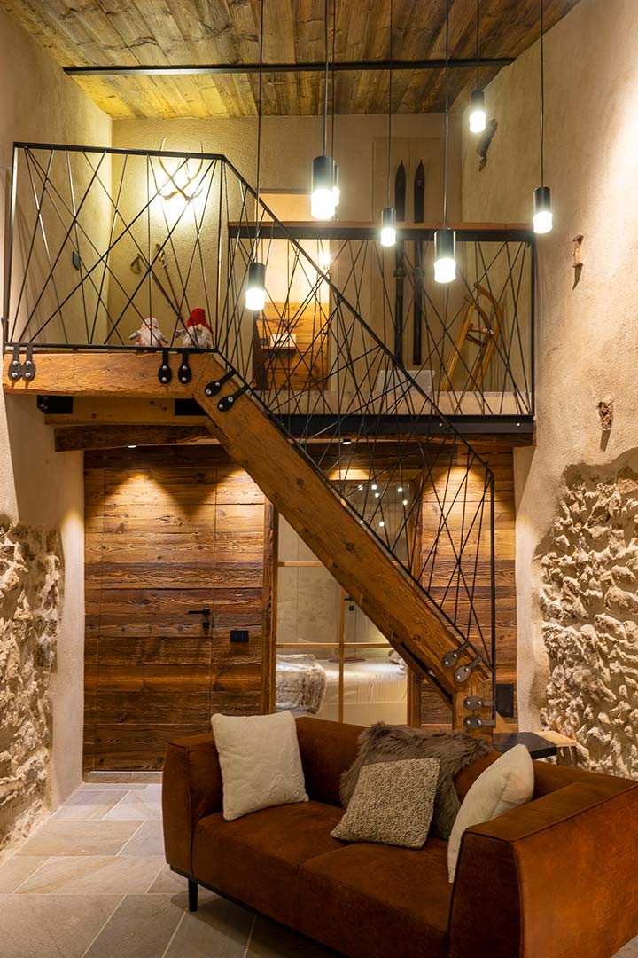 malu-exclusive-retreat-pescocostanzo-sala-divano-1.jpg